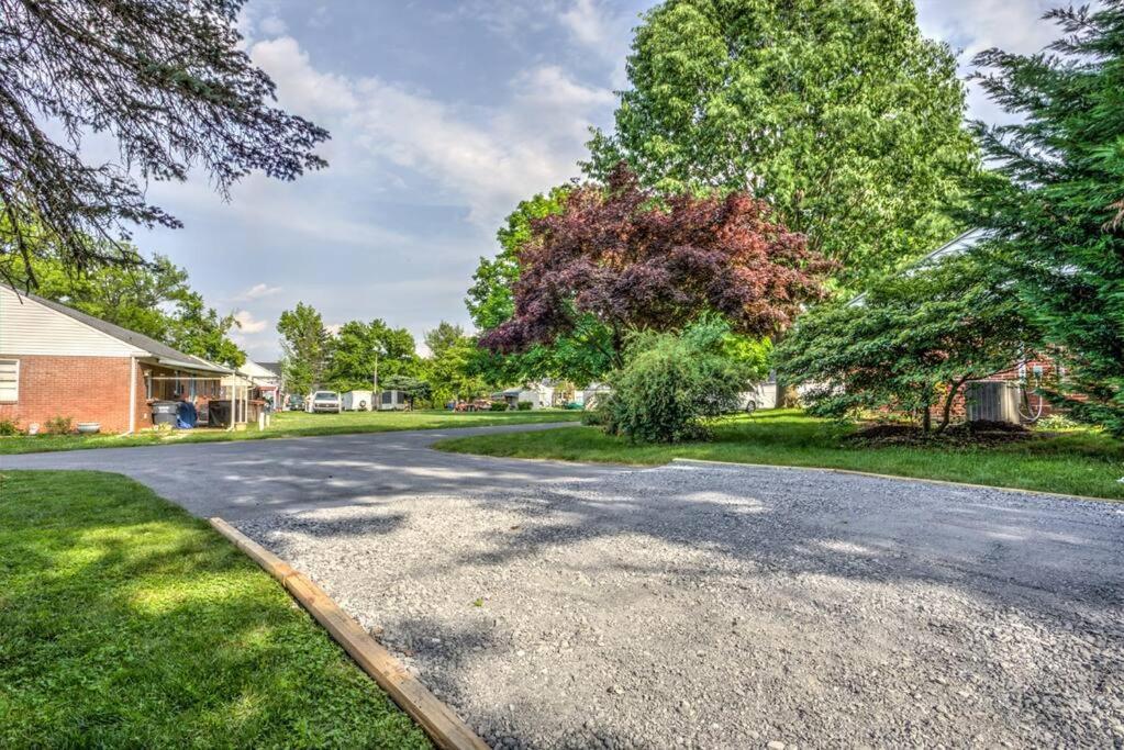 Renovated 2 Bedroom Home Close To Lancaster Attractions Exterior photo